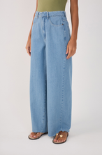Load image into Gallery viewer, Light Denim Pockets Straight Pants
