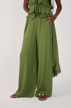 Load image into Gallery viewer, Coco Green Wide-Leg Crepe Pants