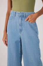 Load image into Gallery viewer, Light Denim Pockets Straight Pants