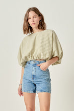 Load image into Gallery viewer, Voluminous Cropped Top
