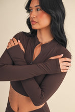 Load image into Gallery viewer, Performance Fitted Crop Pullover With Half Zip
