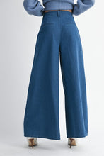Load image into Gallery viewer, High Rise Pleated Wide Leg Jean
