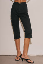 Load image into Gallery viewer, Black Woven Capri Pants
