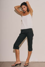 Load image into Gallery viewer, Black Woven Capri Pants
