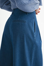 Load image into Gallery viewer, High Rise Pleated Wide Leg Jean
