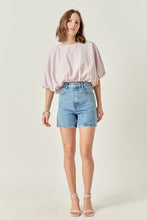 Load image into Gallery viewer, Voluminous Cropped Top
