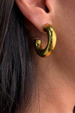 Load image into Gallery viewer, Gold Chunky Lightweight Hoop Earrings
