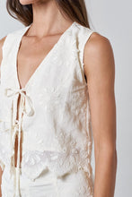 Load image into Gallery viewer, Embroidery Front Tie Top
