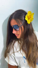 Load image into Gallery viewer, Tropi Flower Hair Pins
