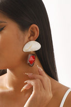 Load image into Gallery viewer, Amelia’s Dangle Earrings
