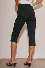 Load image into Gallery viewer, Black Woven Capri Pants
