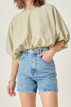 Load image into Gallery viewer, Voluminous Cropped Top
