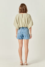 Load image into Gallery viewer, Voluminous Cropped Top
