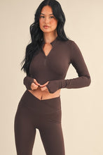 Load image into Gallery viewer, Performance Fitted Crop Pullover With Half Zip
