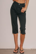Load image into Gallery viewer, Black Woven Capri Pants
