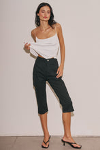 Load image into Gallery viewer, Black Woven Capri Pants
