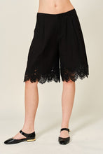 Load image into Gallery viewer, Pleated Lace-Hem Long Shorts Black
