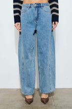 Load image into Gallery viewer, Ultimate Cool Girl Low Rise Pant
