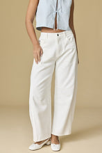 Load image into Gallery viewer, Noa Barrel Jeans- White
